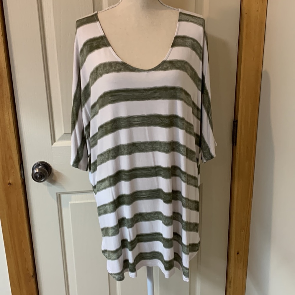 EUC Lane Bryant Pullover Stretchy V-Neck